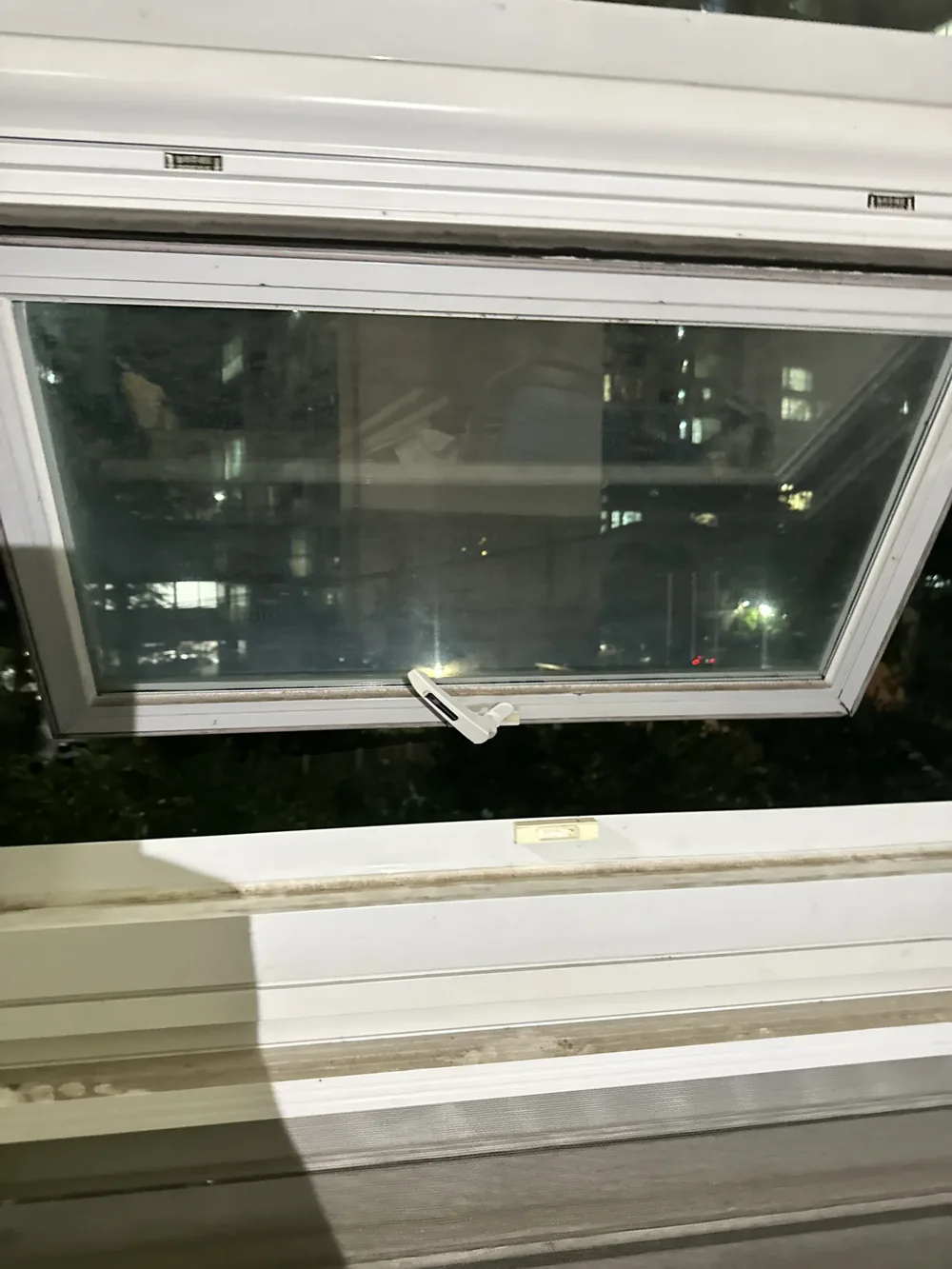 안 닫히는 창문 수리 이전 주상복합 상향 개폐창